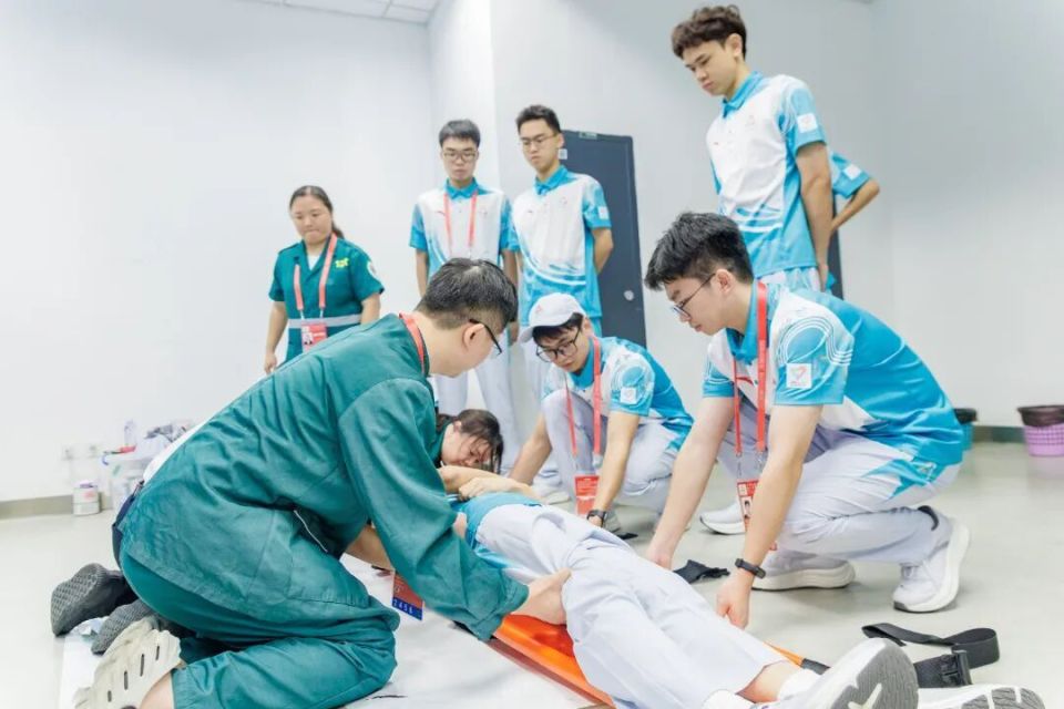 一群身着碧, 南都N视频, 为迎接赛事